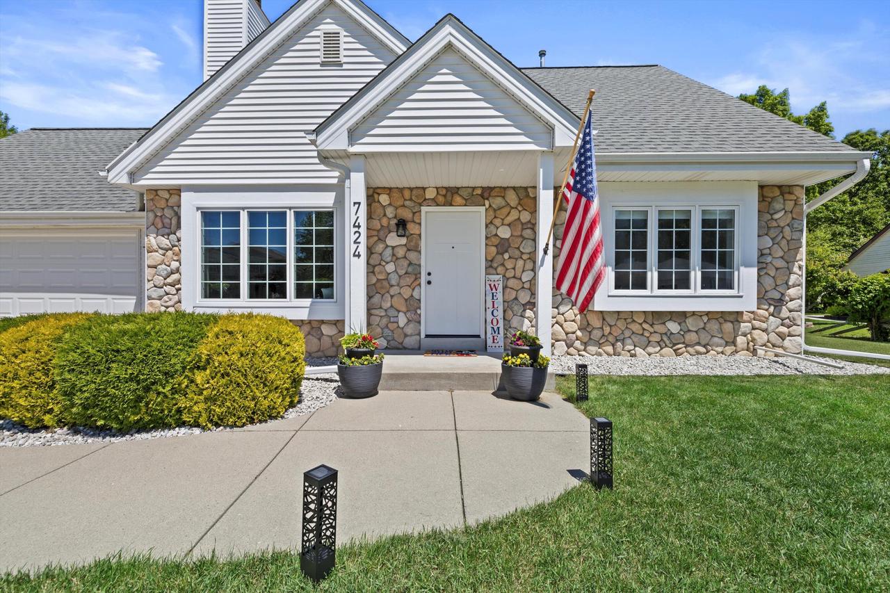 7424 South Hillendale DRIVE
