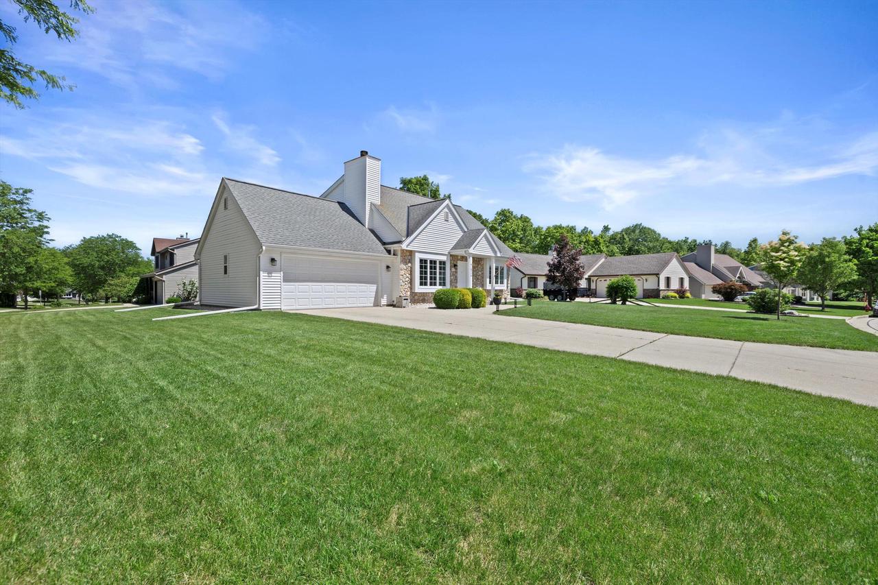7424 South Hillendale DRIVE