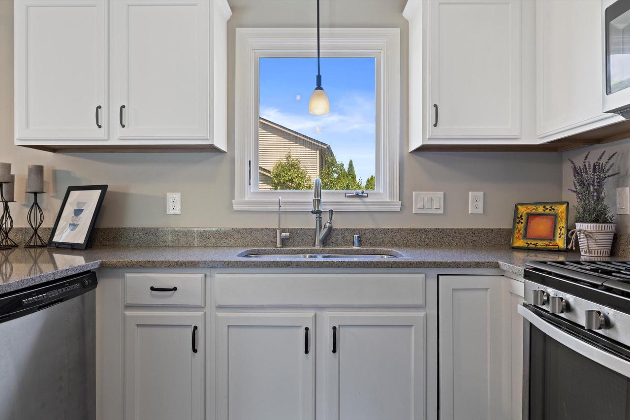 7424 South Hillendale DRIVE