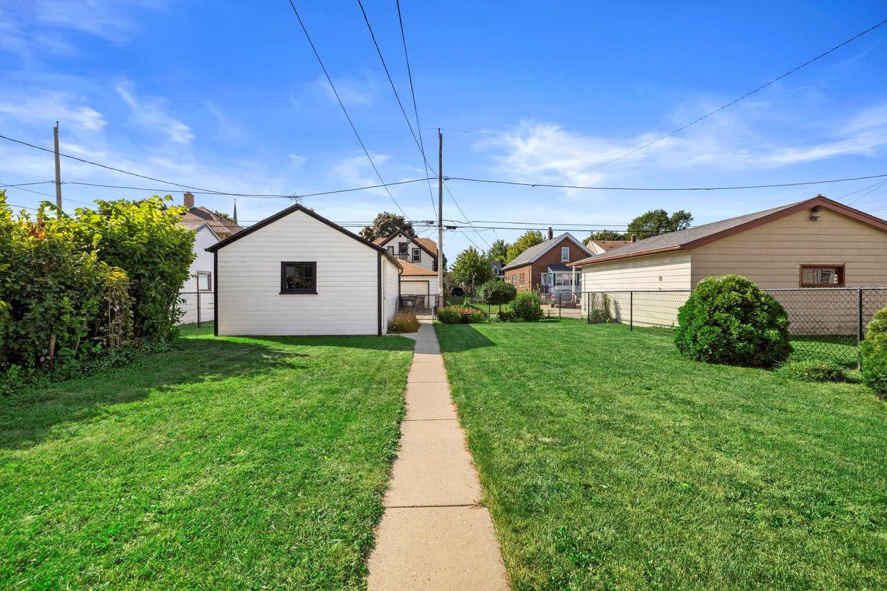3769 East Carpenter AVENUE