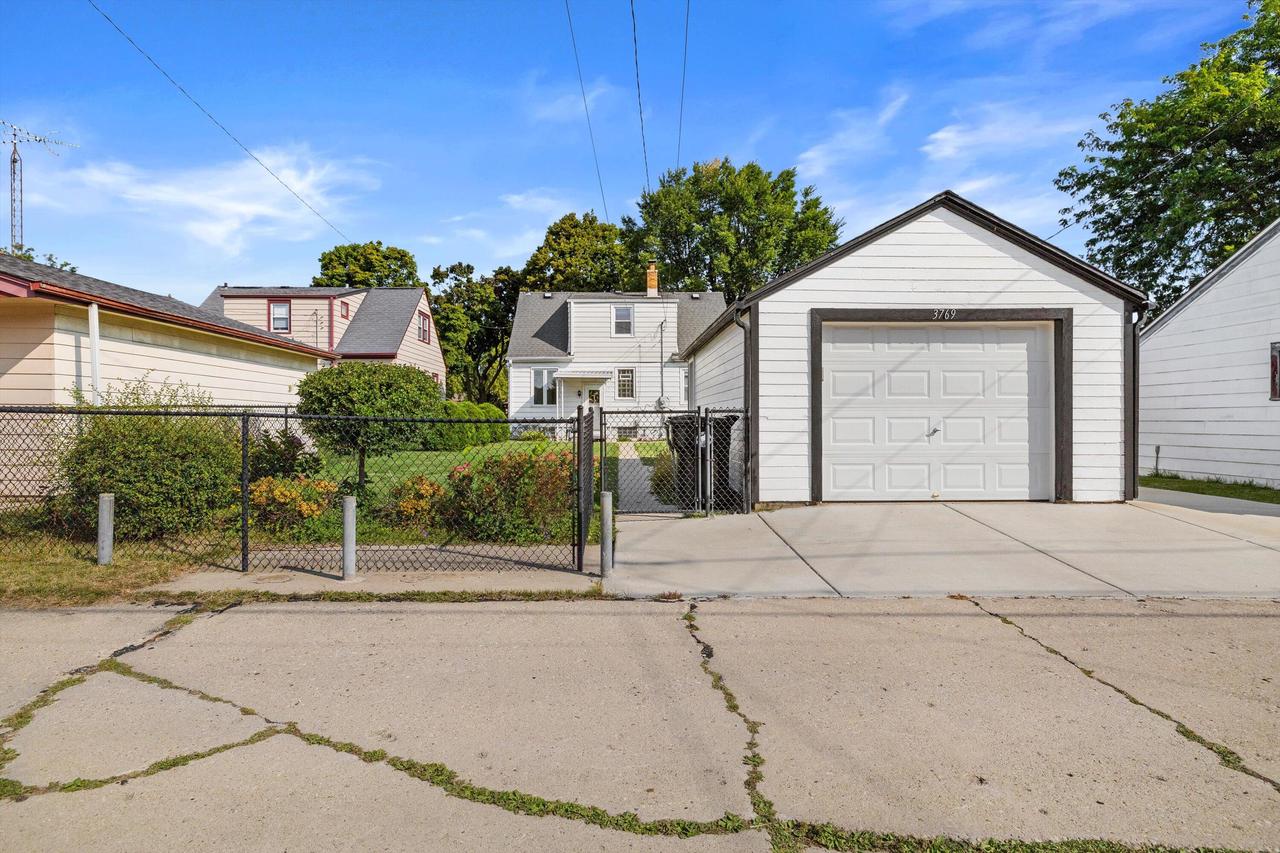 3769 East Carpenter AVENUE
