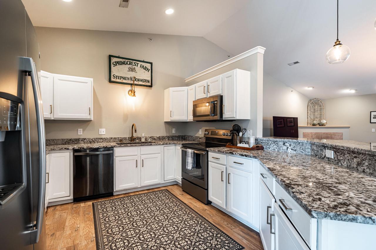 825 Stonefield DRIVE 106