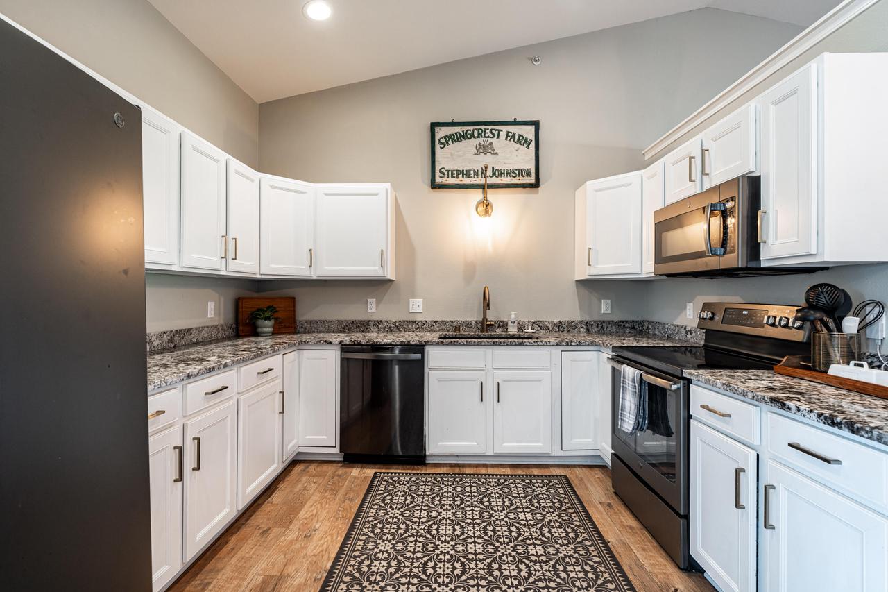 825 Stonefield DRIVE 106