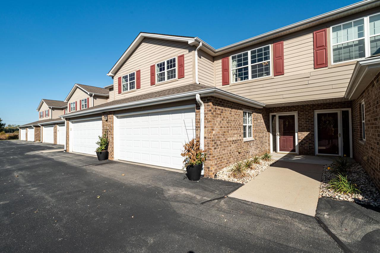 825 Stonefield DRIVE 106