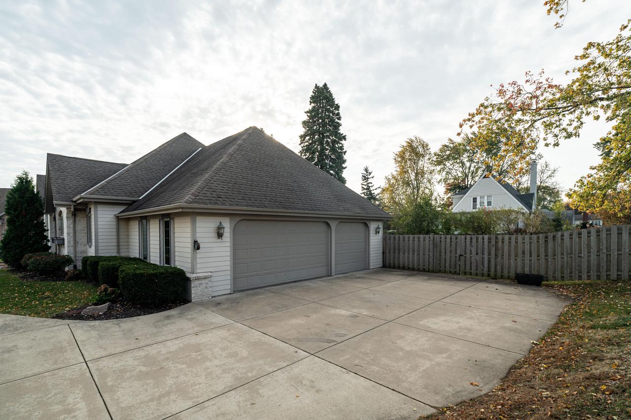 319 Jonathon DRIVE