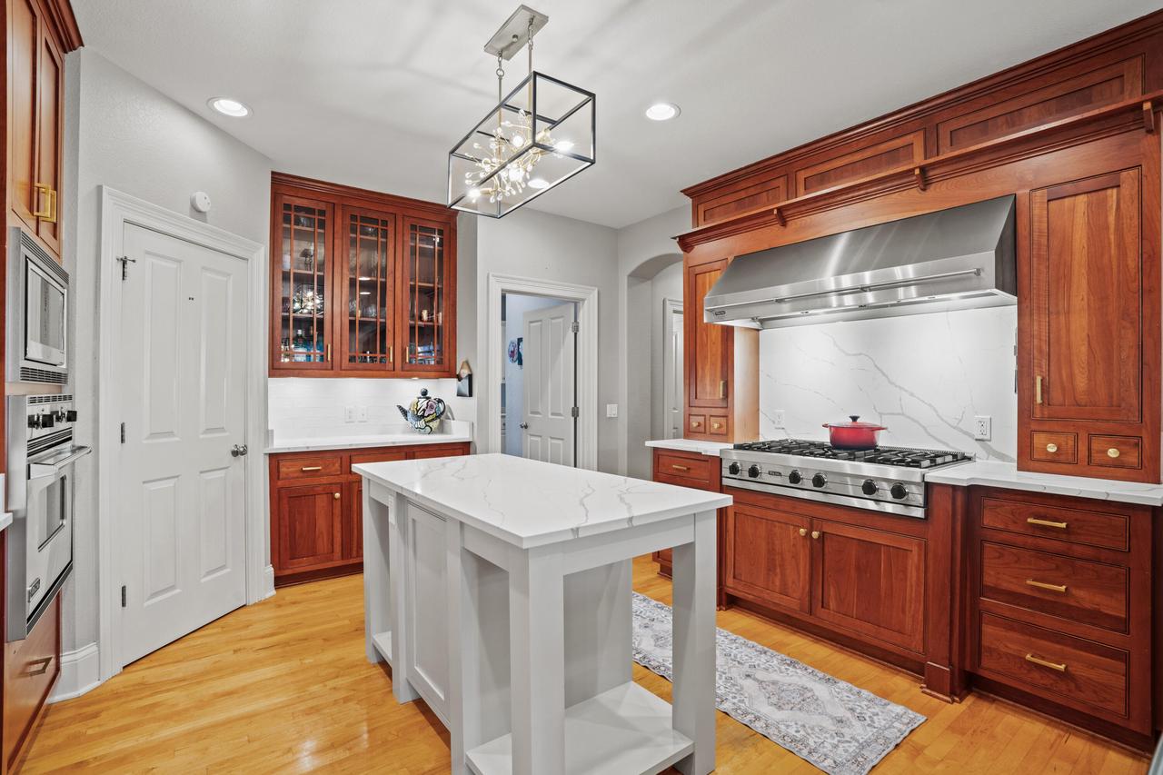319 Jonathon DRIVE