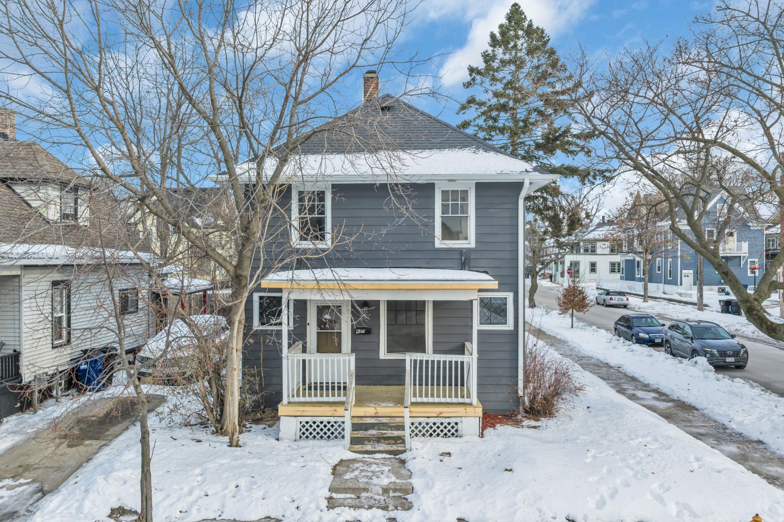 945 Villa St
