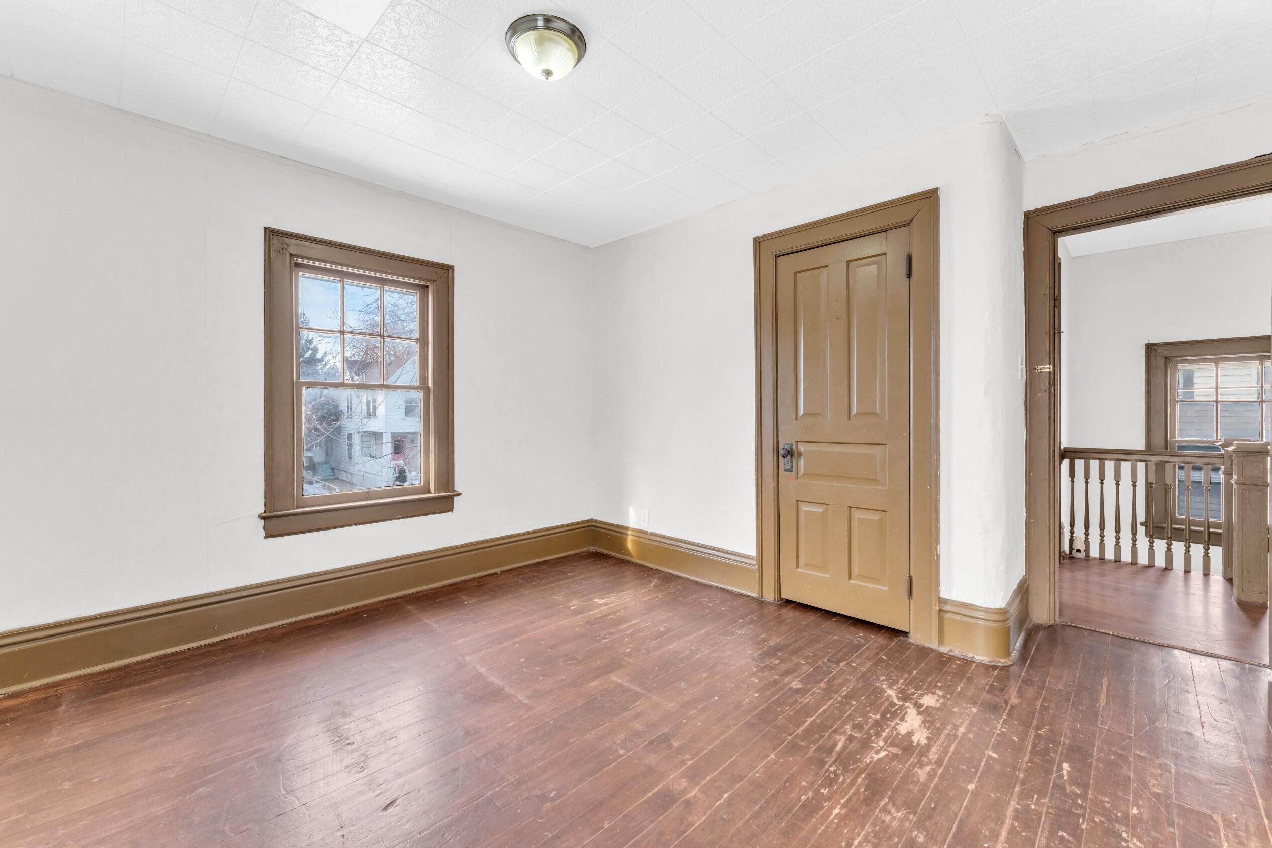 945 Villa St