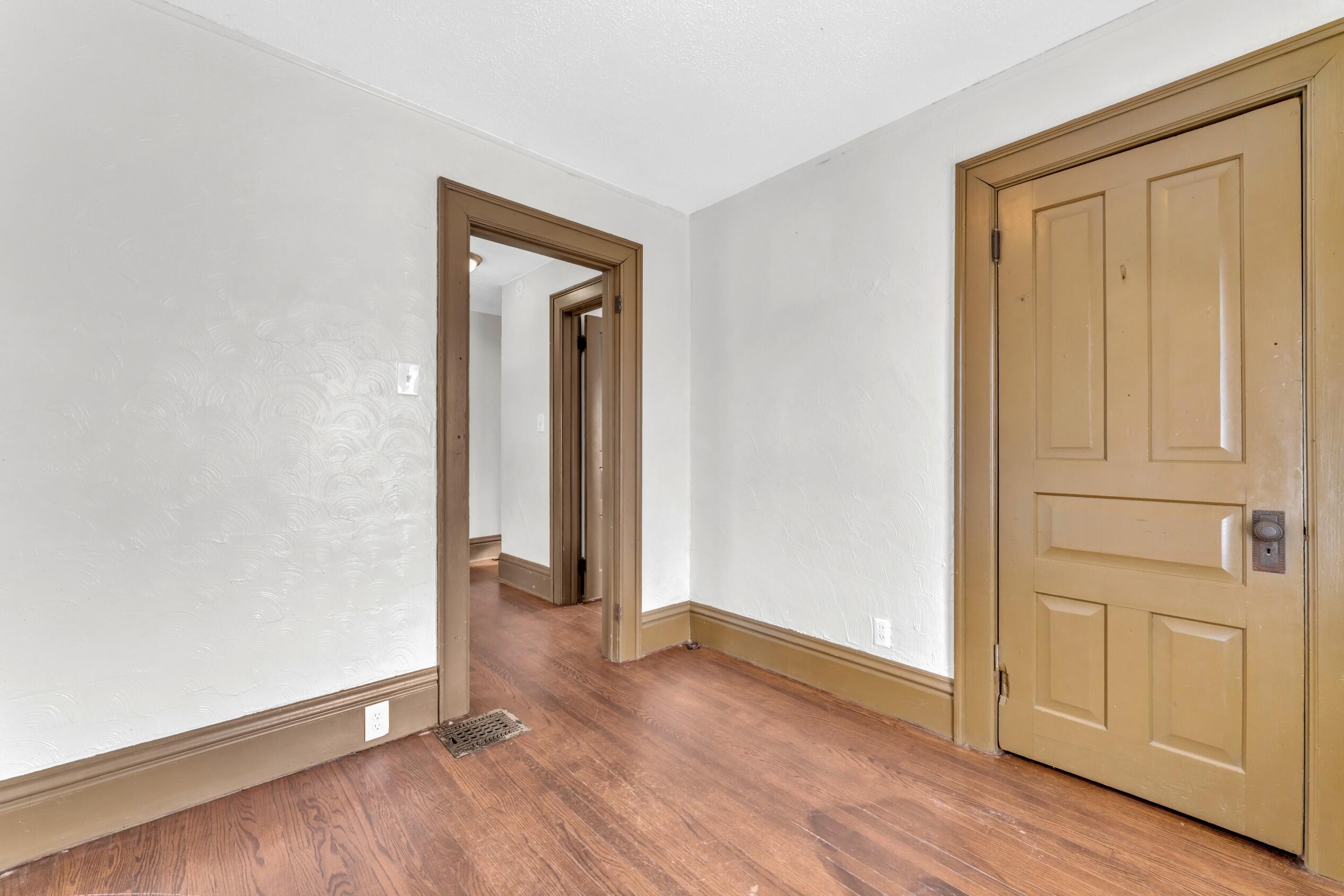 945 Villa St