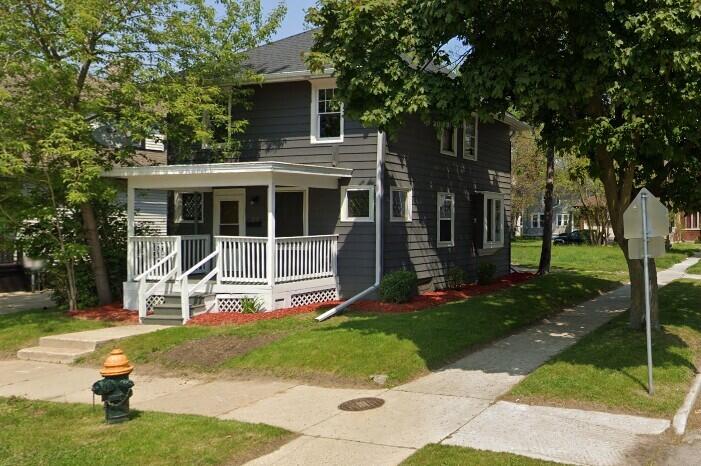 945 Villa St