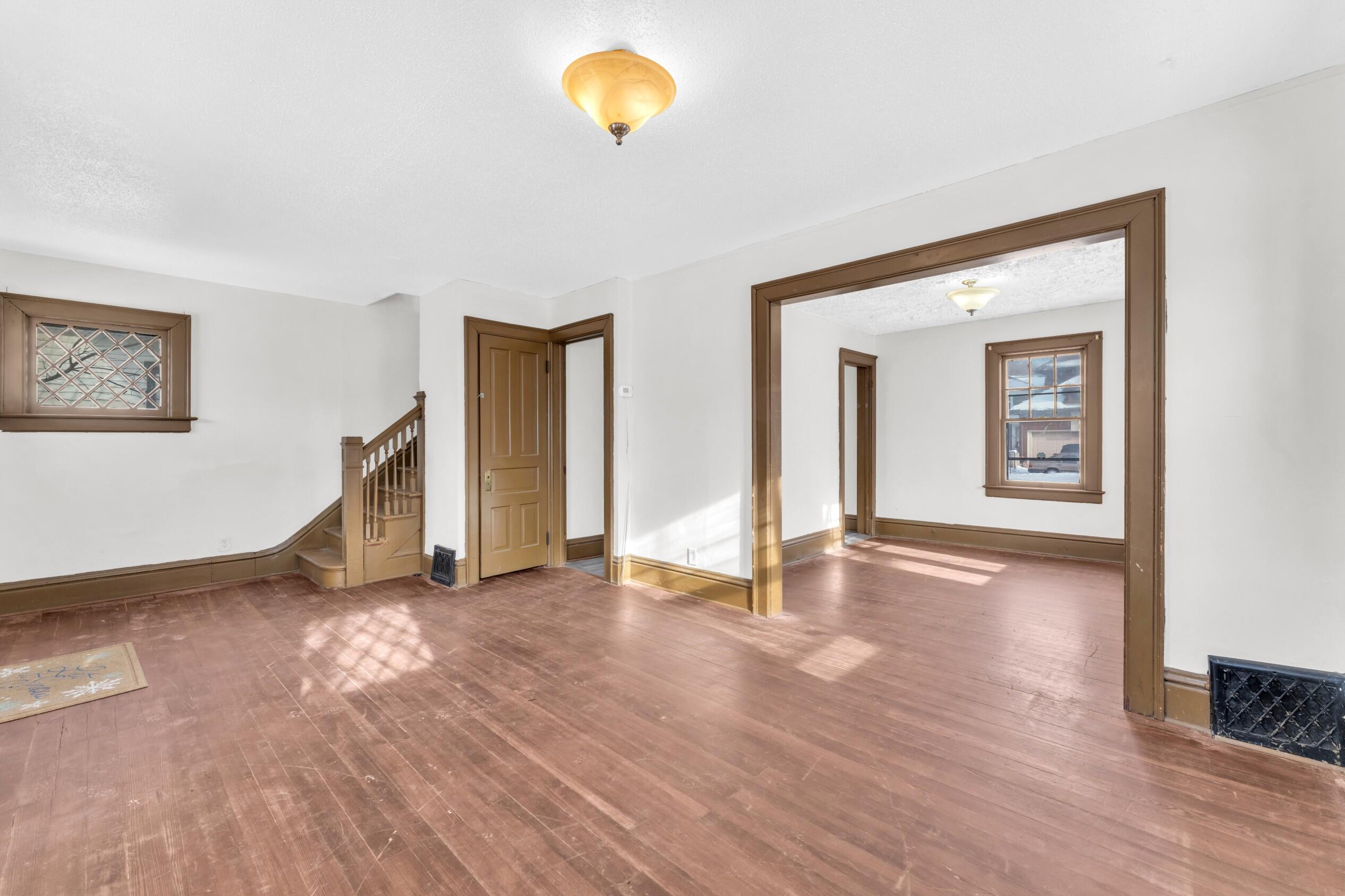 945 Villa St