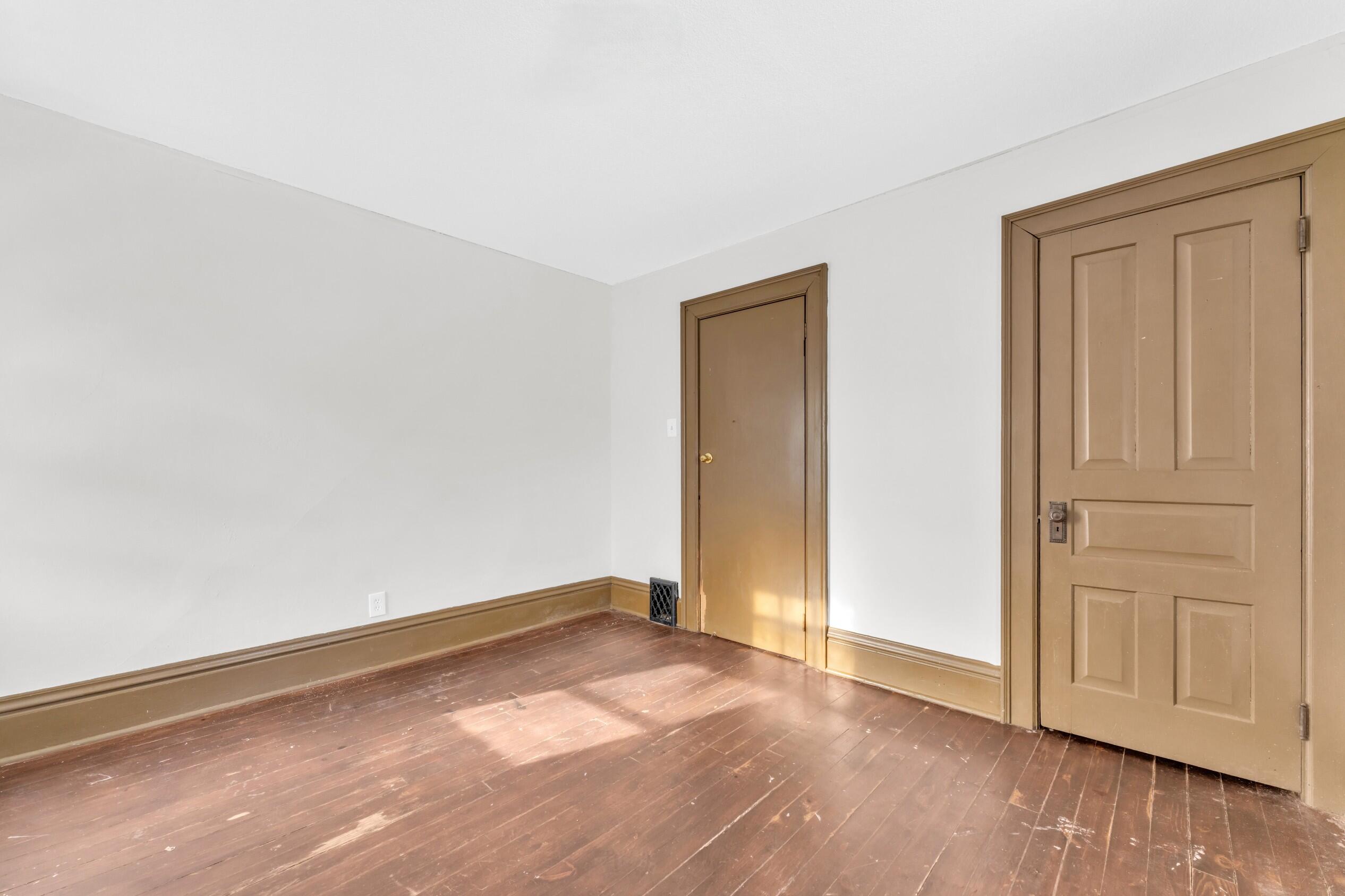 945 Villa St