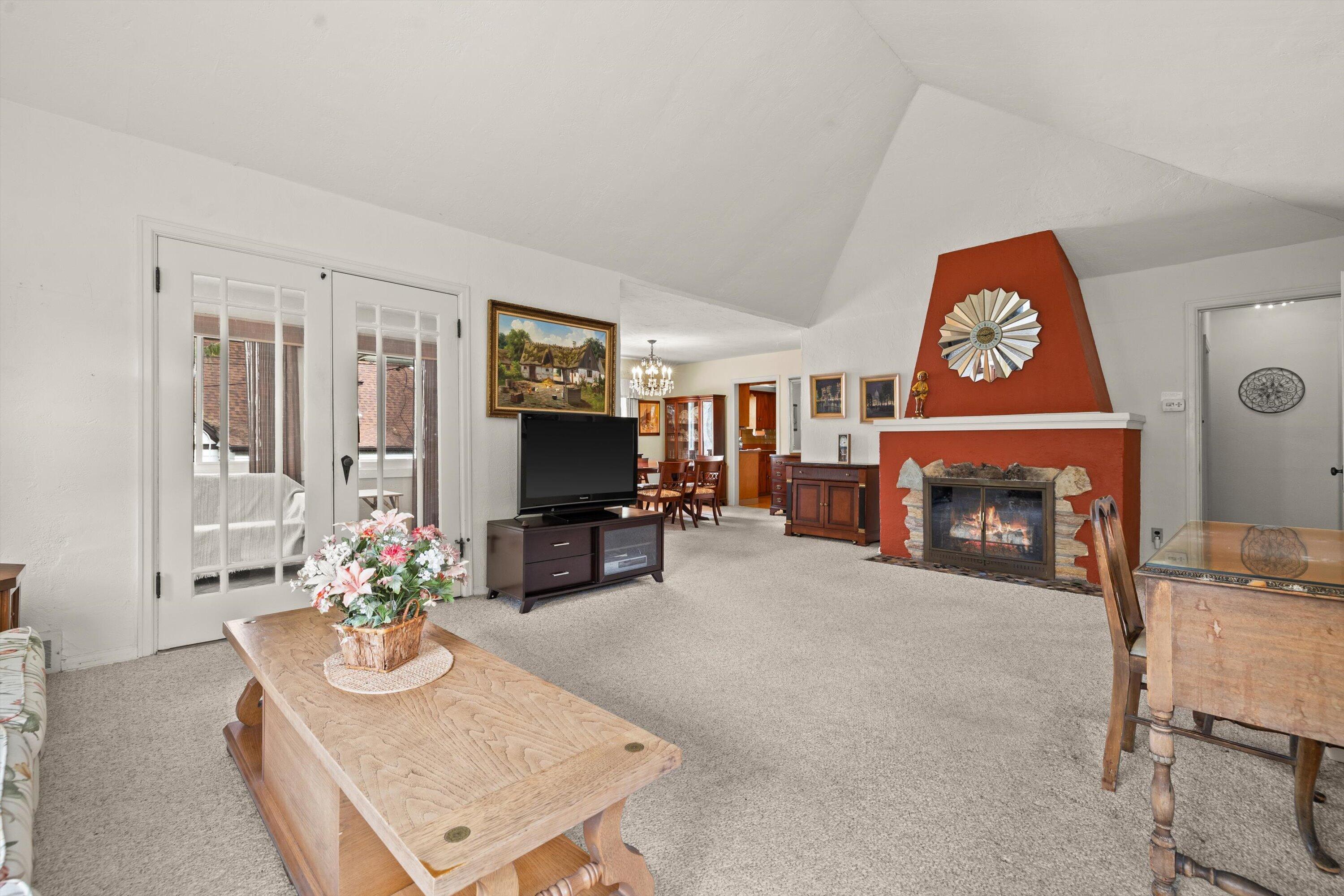 408 Valley Rd