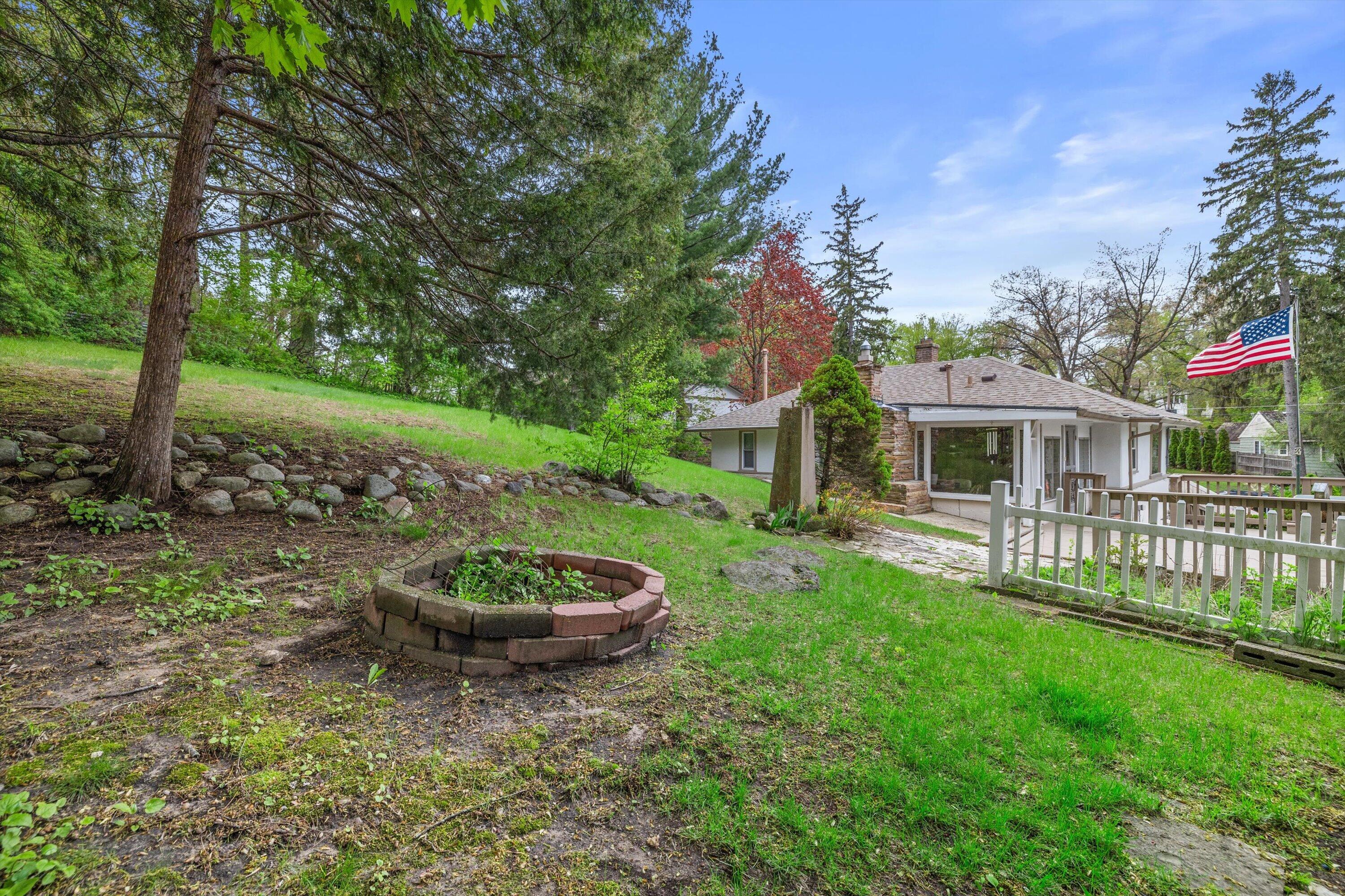 408 Valley Rd