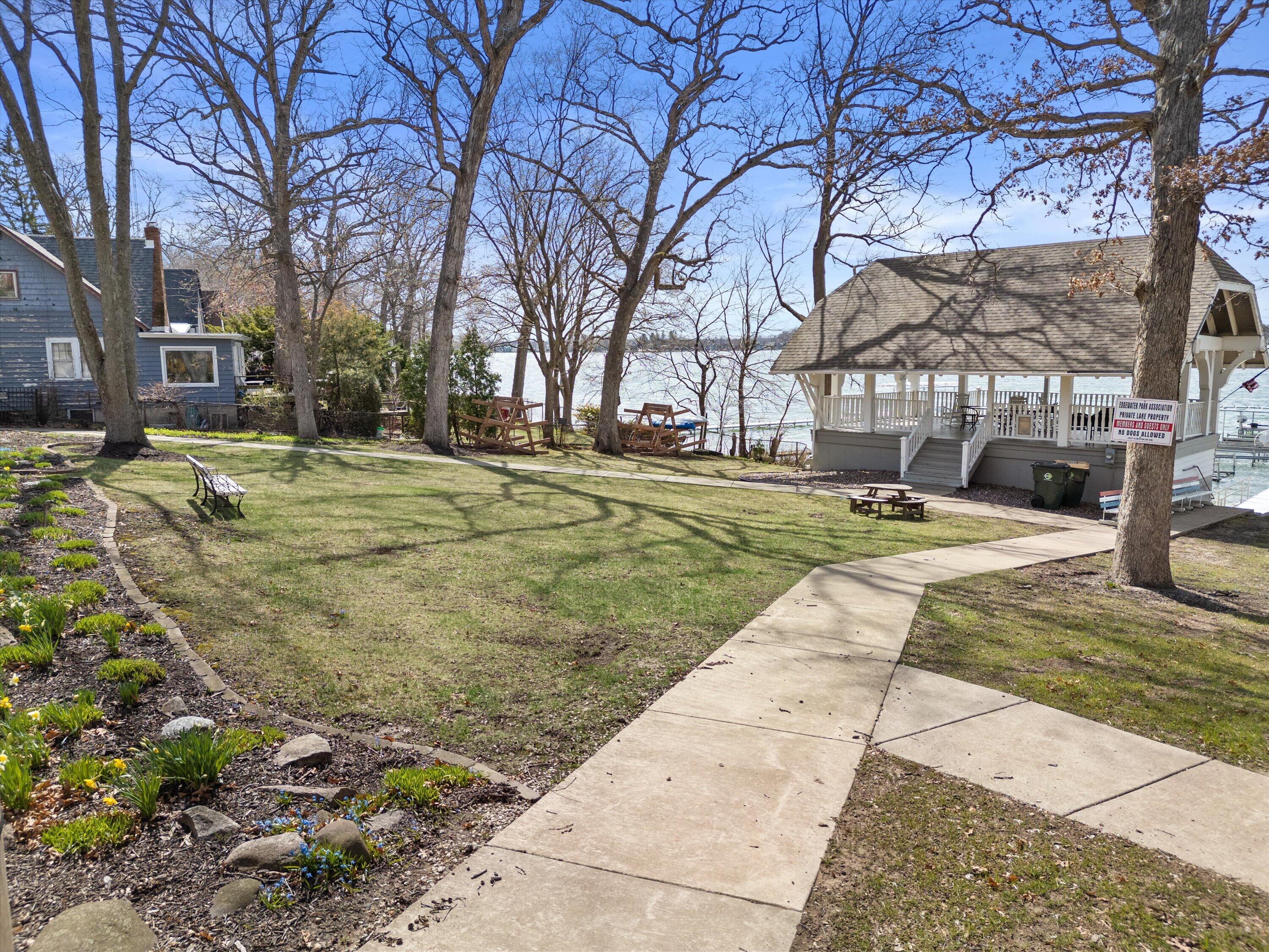 408 Valley Rd