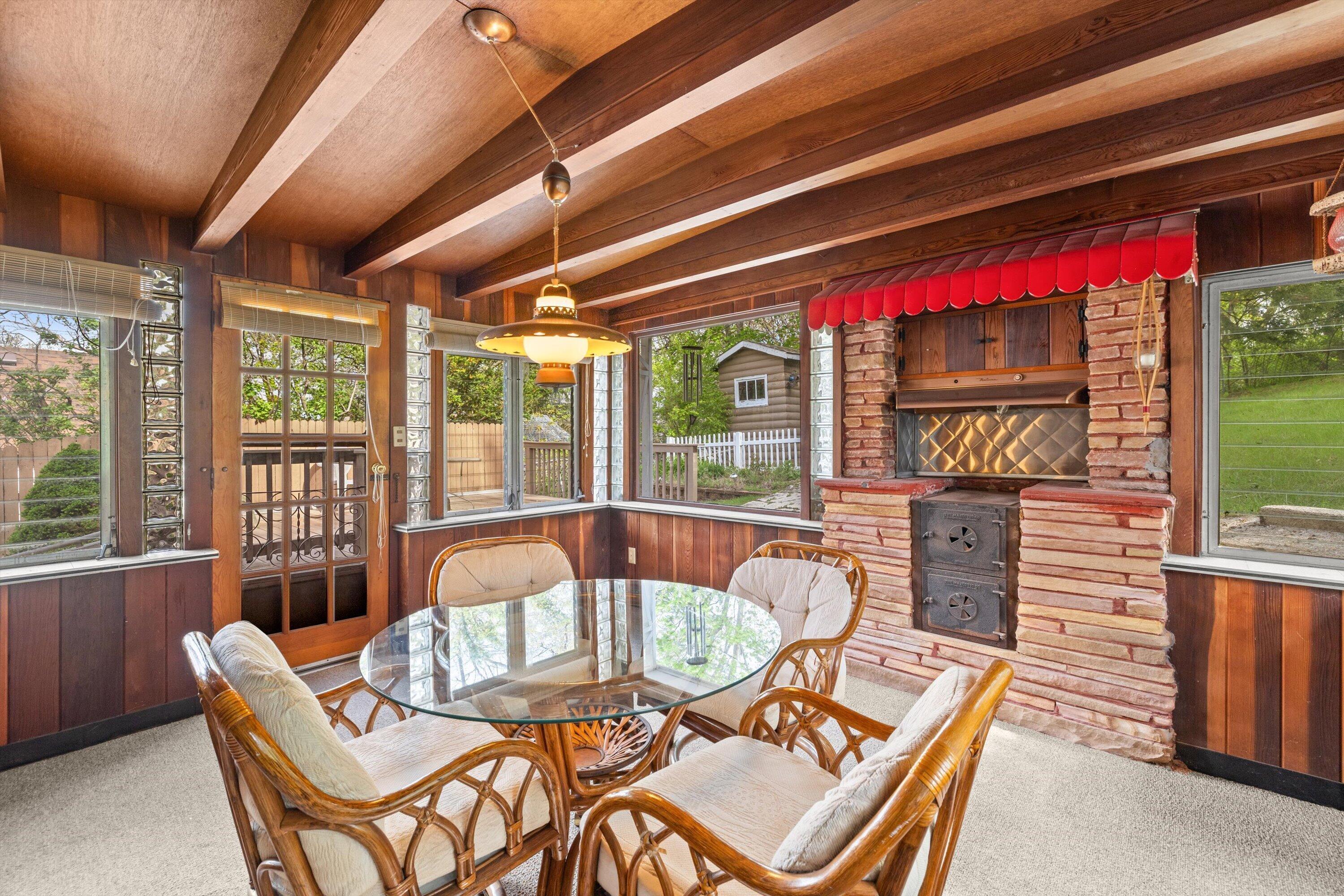 408 Valley Rd