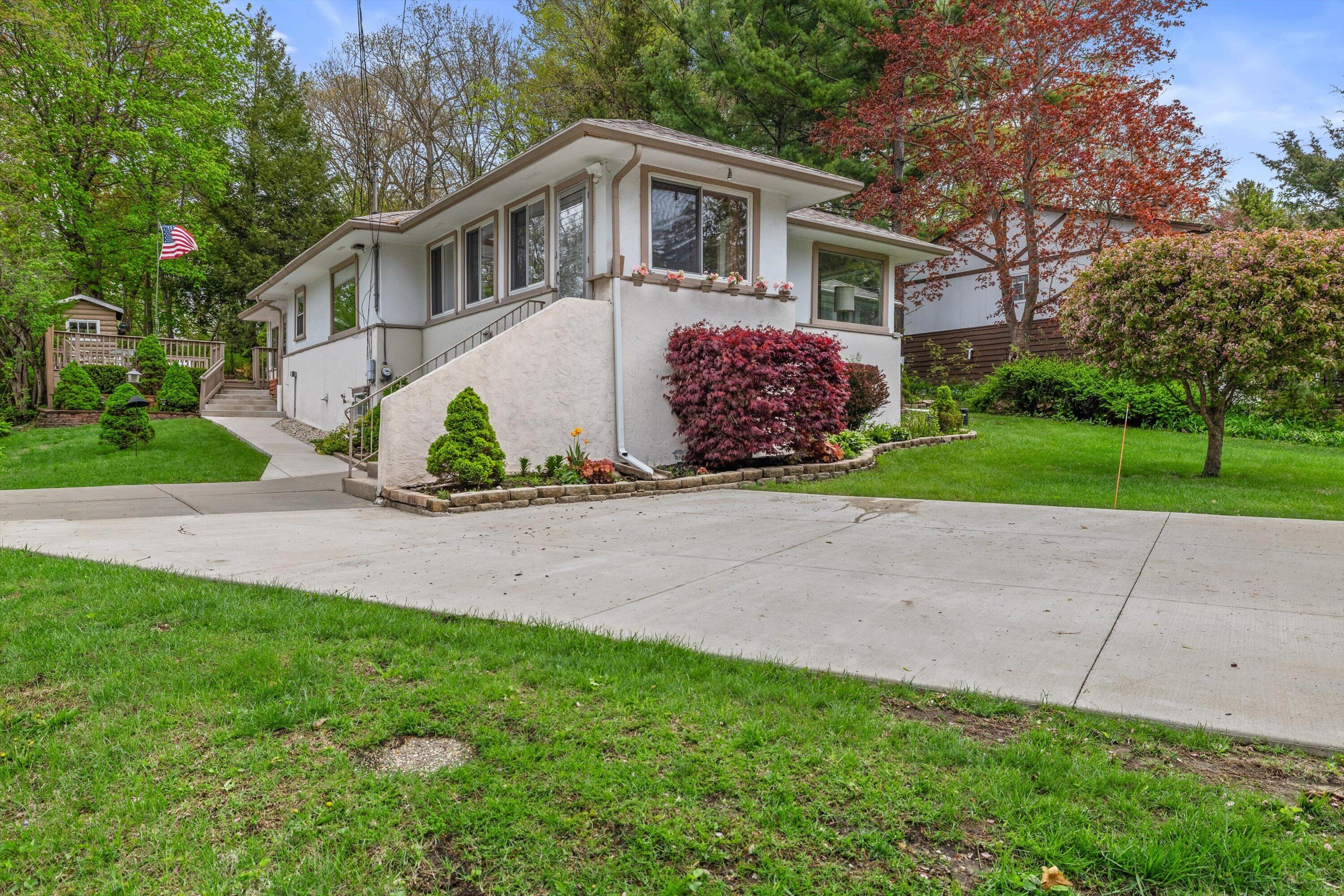 408 Valley Rd