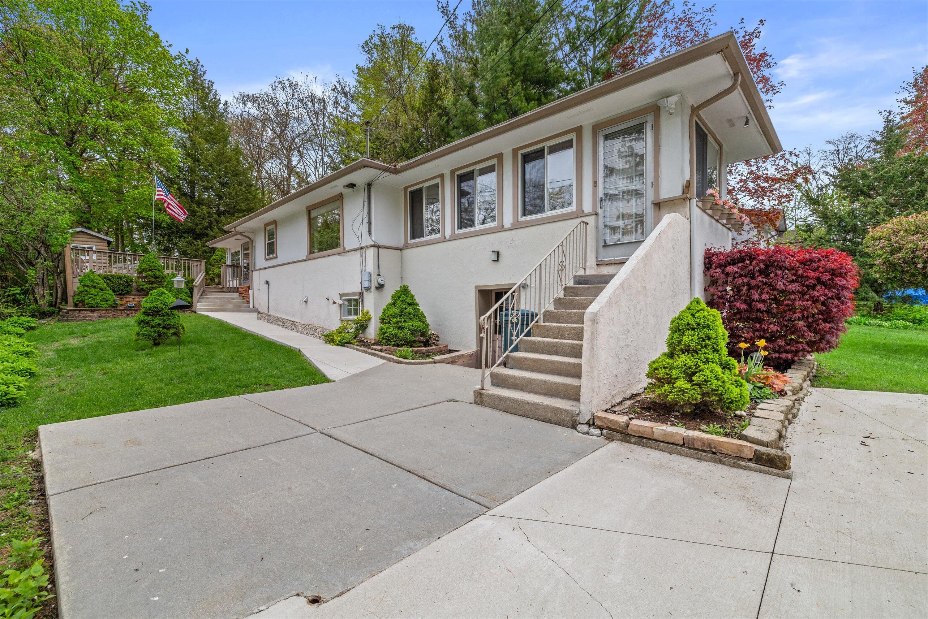408 Valley Rd