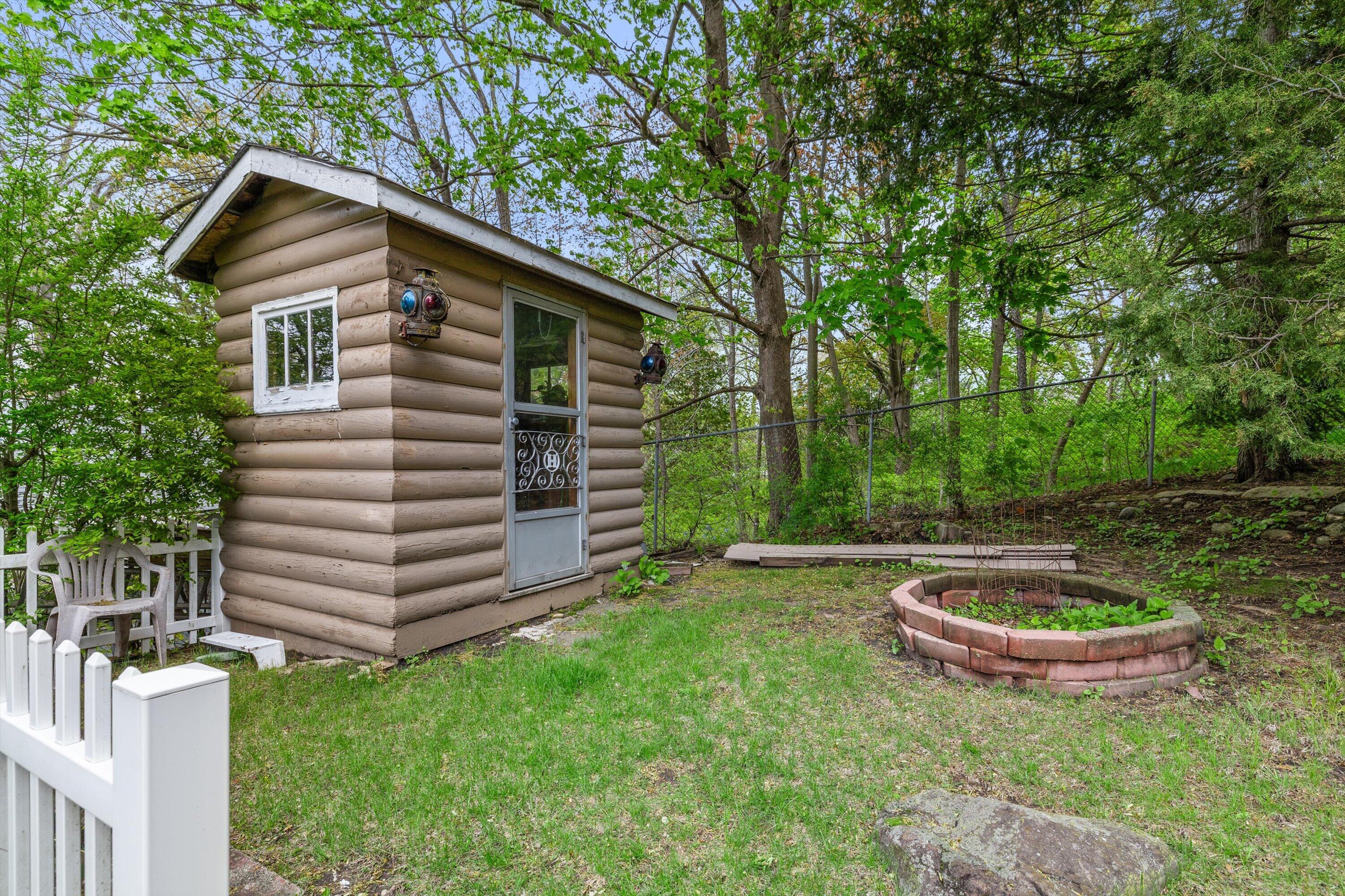 408 Valley Rd