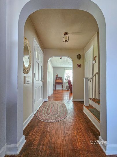 410 Hedgewood Dr.
