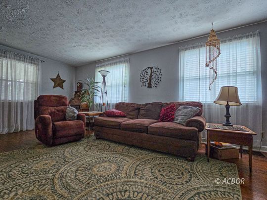 410 Hedgewood Dr.