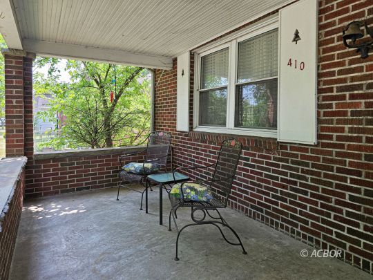 410 Hedgewood Dr.
