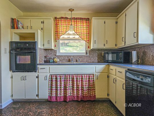 410 Hedgewood Dr.