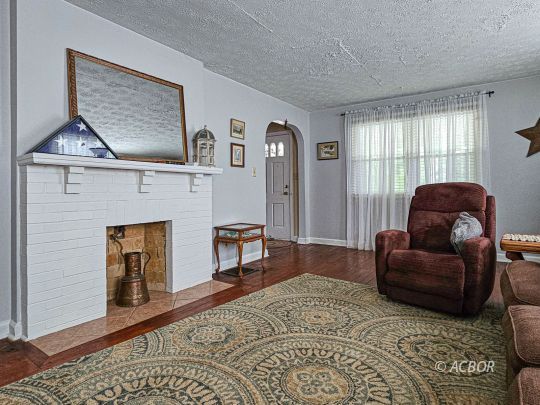 410 Hedgewood Dr.