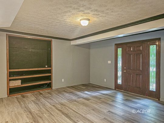 374 Sanders Dr