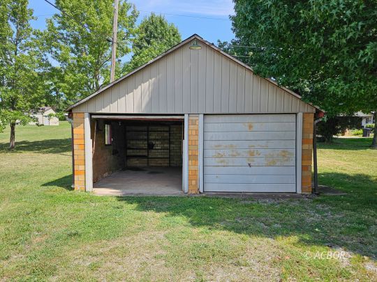 590 Jackson Pike