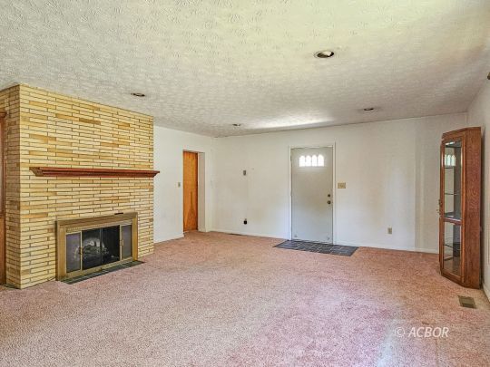 590 Jackson Pike