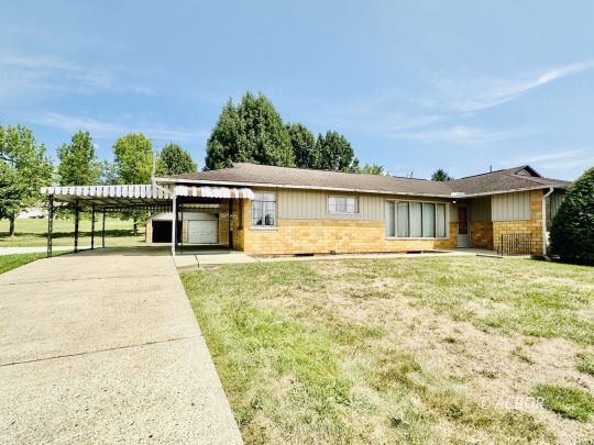 590 Jackson Pike