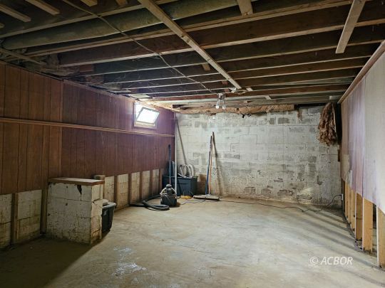 112 Burnett Extension