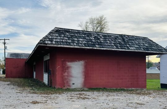 318 W High St