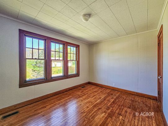 395 Vale Rd.