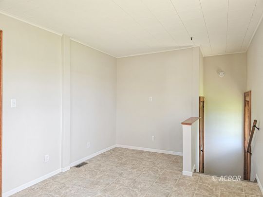 395 Vale Rd.