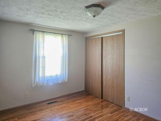 48 Lincoln Pike