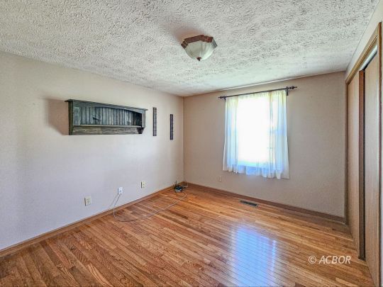 48 Lincoln Pike