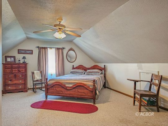 48 Lincoln Pike