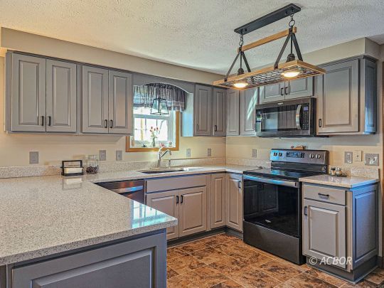 48 Lincoln Pike
