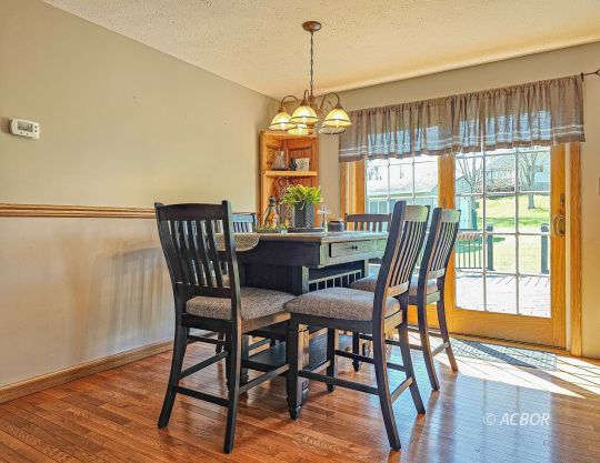 48 Lincoln Pike