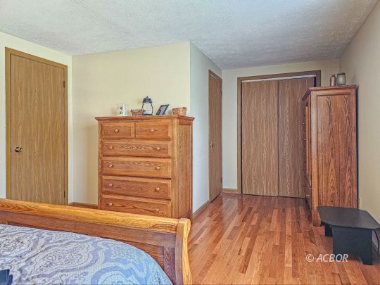 48 Lincoln Pike