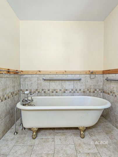 1669 SR 233
