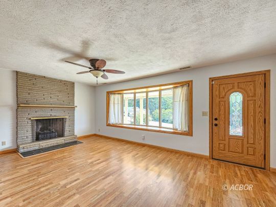 182 Brentwood Dr