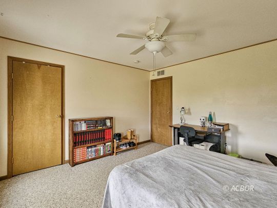 370 Bostic