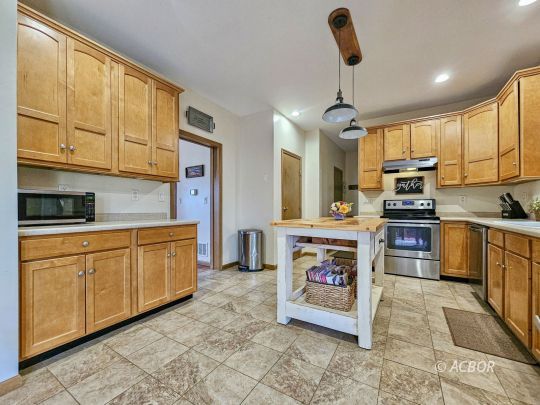 370 Bostic