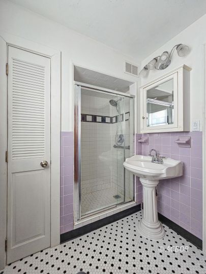 15 Vine St