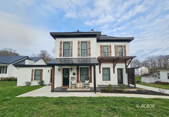 181 183 East College St