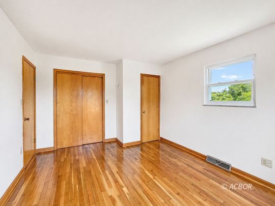 73 Rainbow Dr