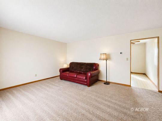 73 Rainbow Dr